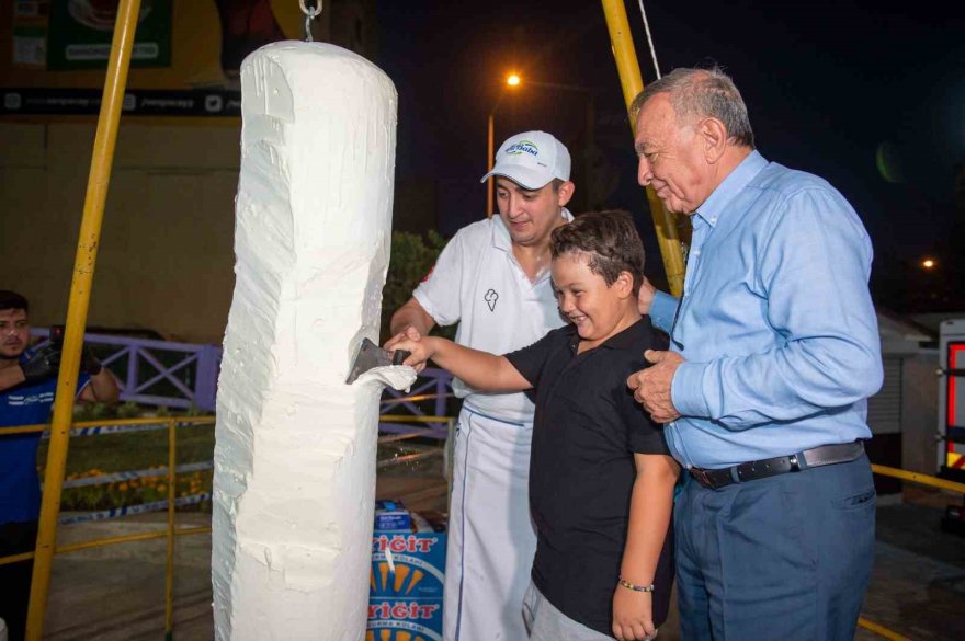 Seyhan’da ‘dondurma kebap’ şovu