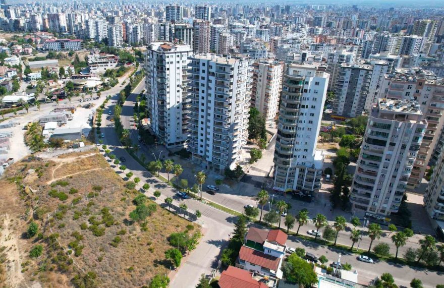 Göl manzaralı ‘orta hasarlı’ milyonluk dairelerde belirsizlik sürüyor