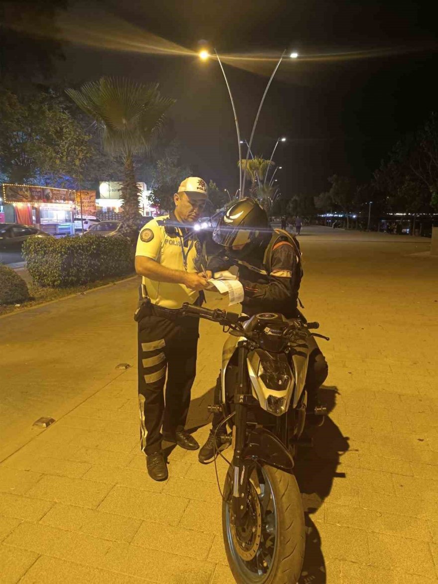 Motosiklet sürücülerine ceza yağdı