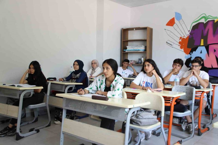 Yüreğir Belediyesi gençlik merkezleri ilgi odağı oldu