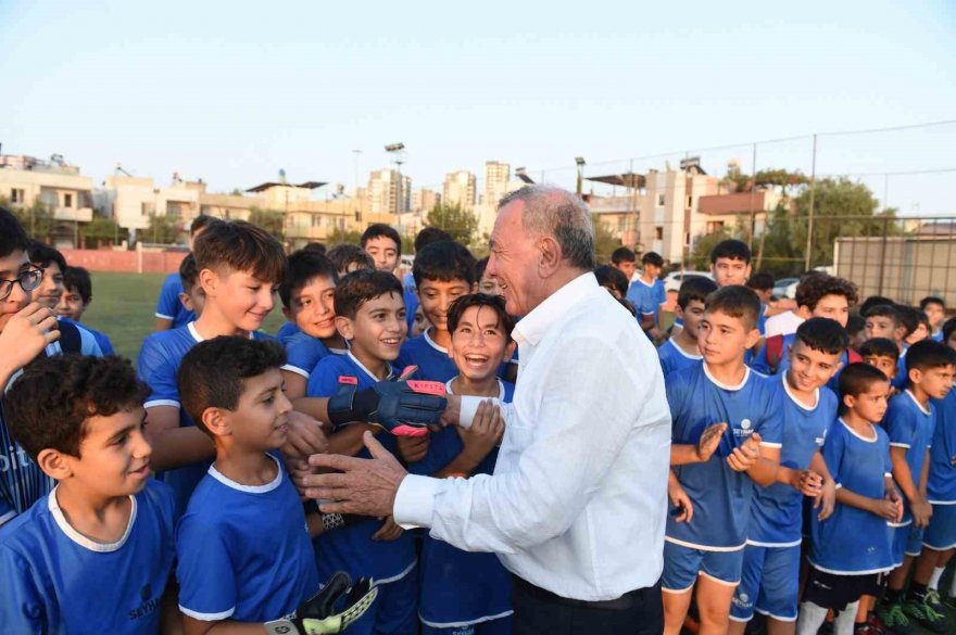 Seyhan Belediye Başkanı geleceğin yıldızlarıyla buluştu