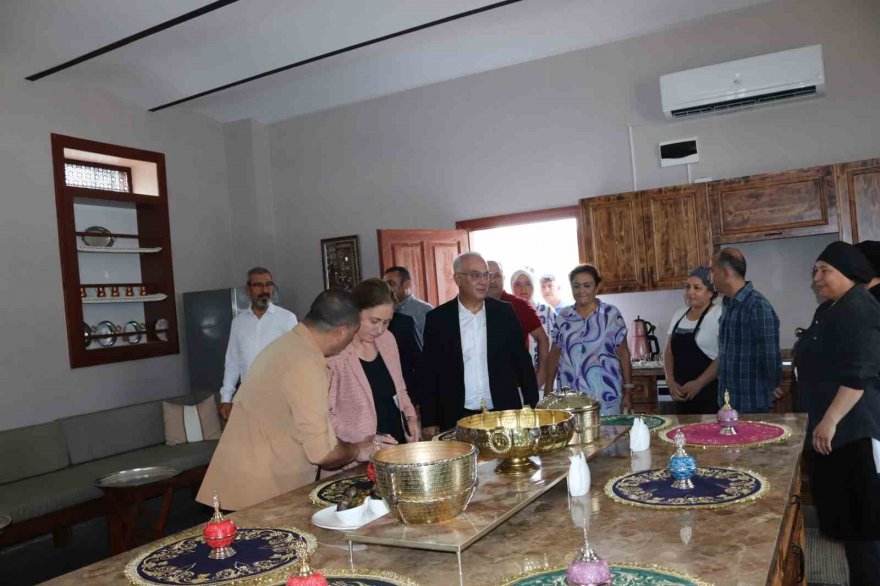 Tarihi ortaokul Adana kültürünün merkezi oldu