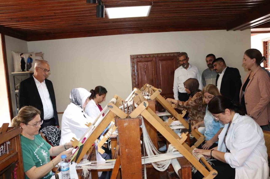 Tarihi ortaokul Adana kültürünün merkezi oldu