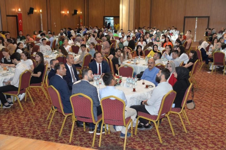 Yüreğir Kaymakamlığı ve Yüreğir Belediyesi'nden yeni atanan 400 öğretmene 