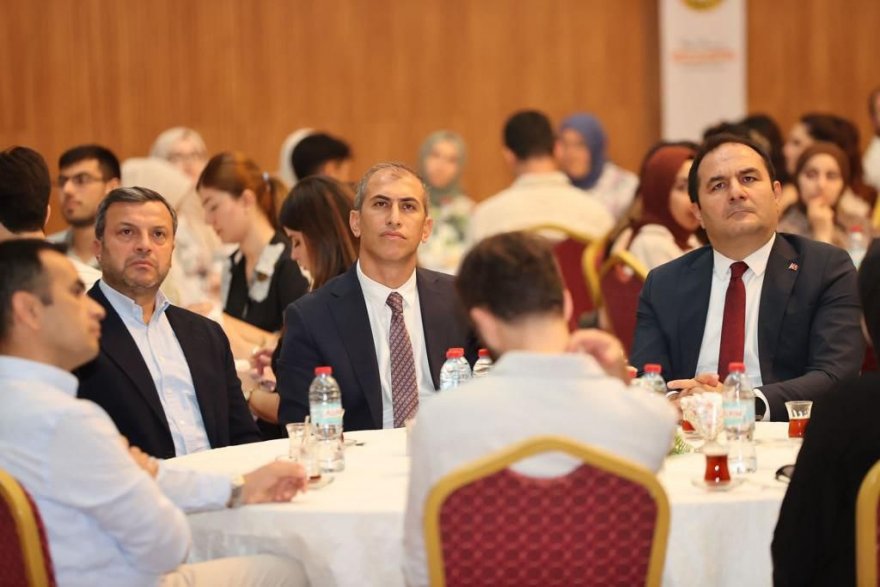 Yüreğir Kaymakamlığı ve Yüreğir Belediyesi'nden yeni atanan 400 öğretmene 