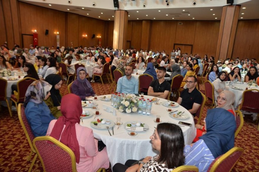 Yüreğir Kaymakamlığı ve Yüreğir Belediyesi'nden yeni atanan 400 öğretmene 