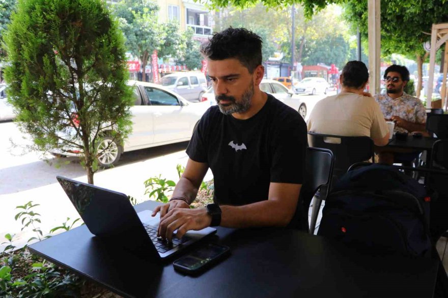 Yönetmen Ozan Sihay: "Ortak yönetmen diye bir tabir sinemada yok"