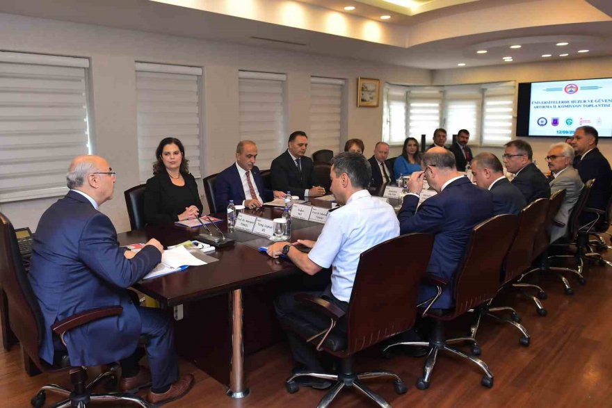 Vali Köşger’in başkanlığında üniversite güvenliği ve öğrenci yurt sorunları değerlendirildi