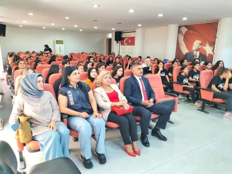 Öğrencilere siber zorbalık semineri