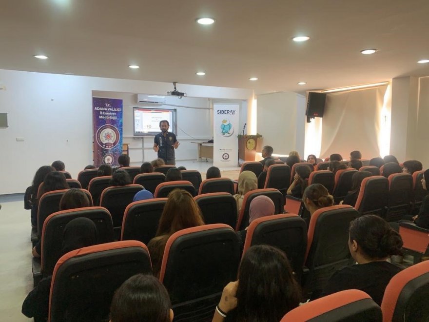 Öğrencilere siber zorbalık semineri
