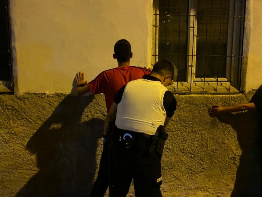 Adana’da narkotik polisi uyuşturucu satıcılarına göz açtırmıyor