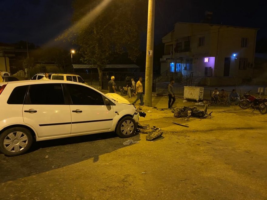 Ceyhan’da otomobil motosikletle çarpıştı: 2 yaralı