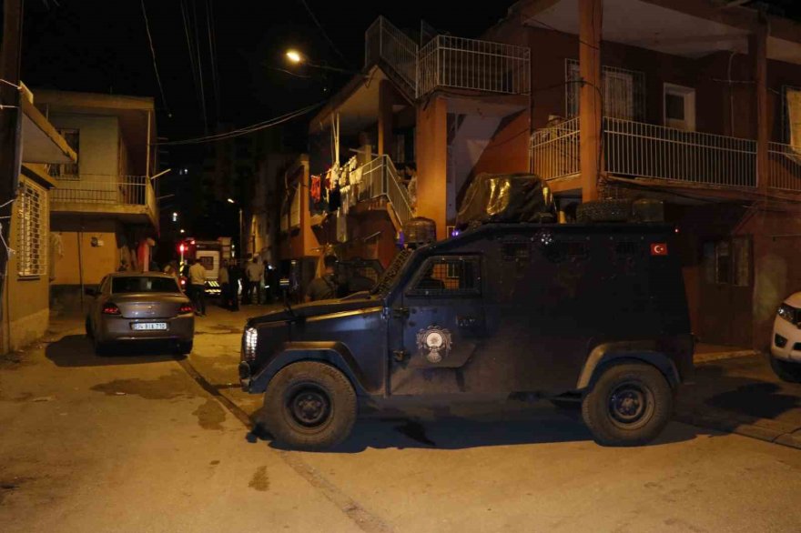 Adana’da kundaklanan müstakil ev kullanılamaz hale geldi