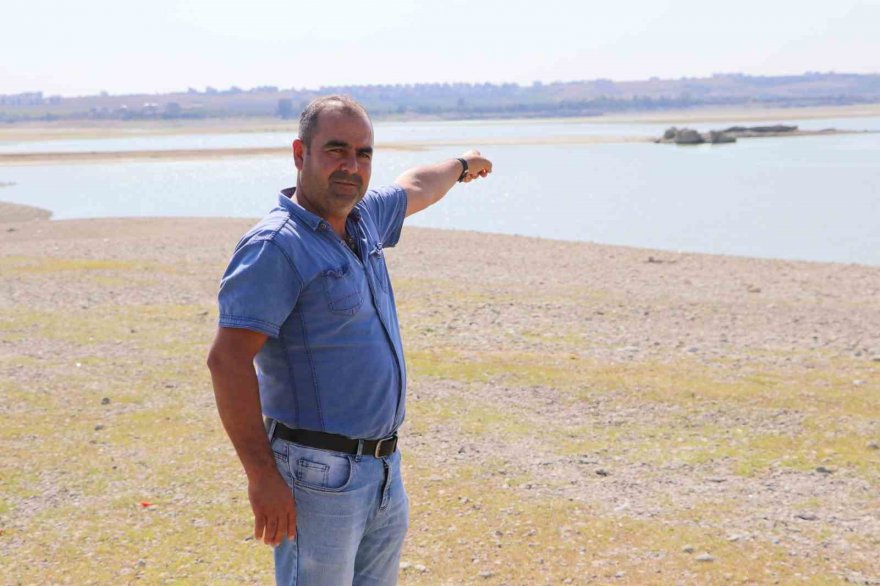 Suların çekilmesiyle ortaya çıkan antik kent definecilerin saldırısına uğruyor