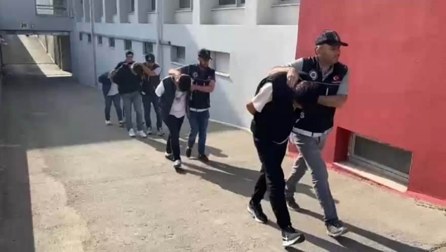 Adana’da 3 kilogram uyuşturucu yapımında kullanılan hammadde ele geçirildi