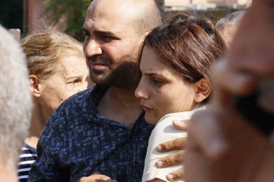 Motosiklet sürücüsü önce yayaya sonra minibüse çarptı: 1 ölü, 1 yaralı