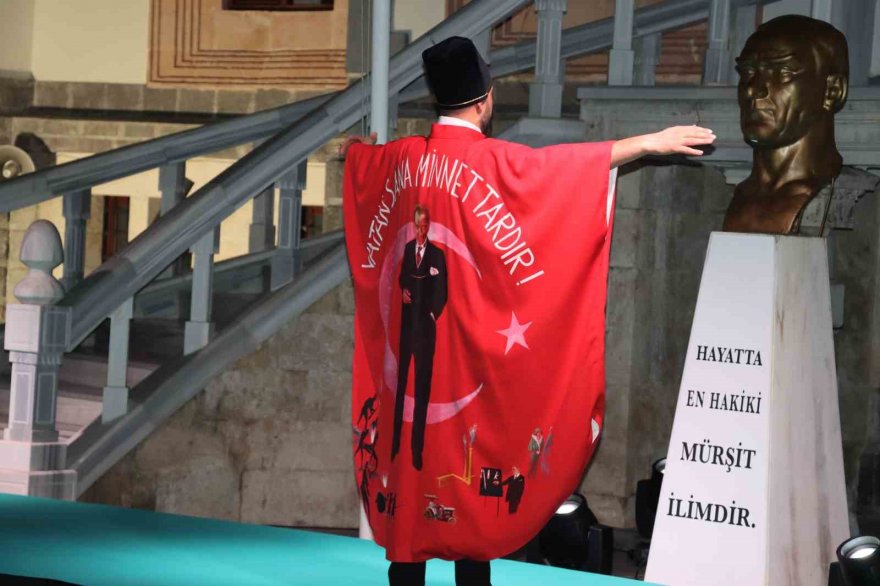 Adana’da “Atatürk ve Cumhuriyet” temalı kostüm defilesi düzenlendi