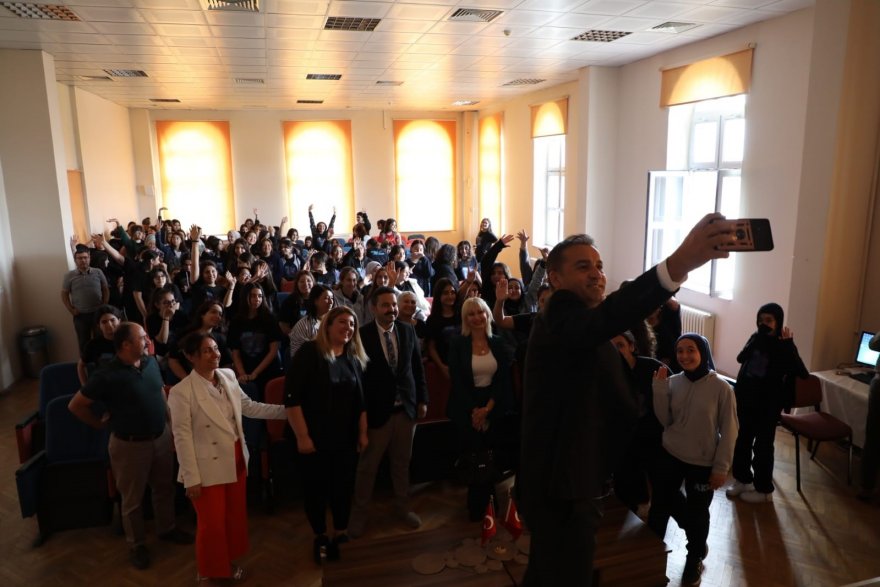 Müdür Özer: “Başarı sadece notlardan ibaret değildir”