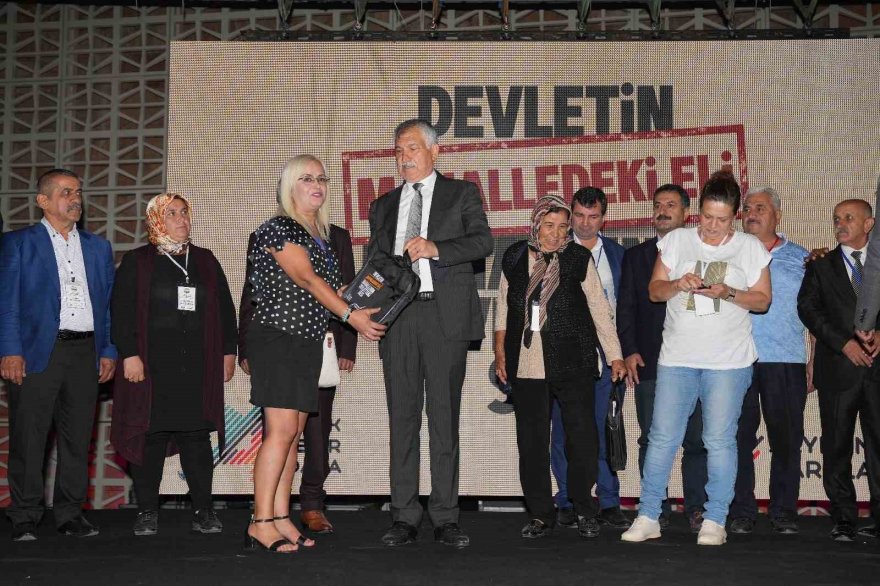 Adana’da görev yapan 830 muhtara bilgisayar verildi