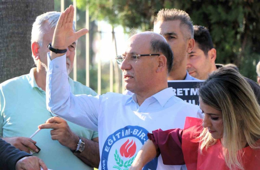 Eğitim sendikaları eğitimciye şiddeti kınadı