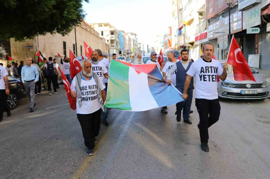 Filistin’e yürüyen grup bir gece dinlendiği Adana’dan Hatay’a hareket etti