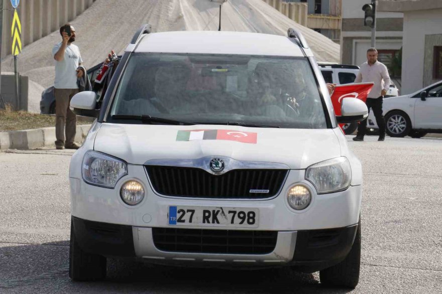 İncirlik'te gergin anlar: Gaziantep'ten gelen grup İncirlik’e girmeye çalıştı
