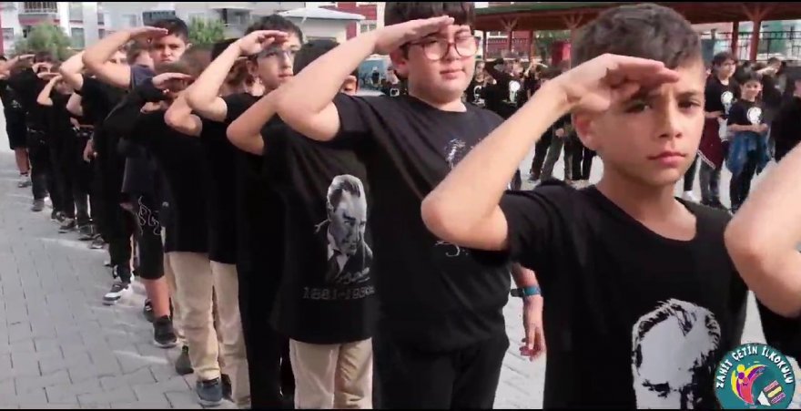 Öğrencilerin 10 Kasım koreografisi büyük ilgi gördü