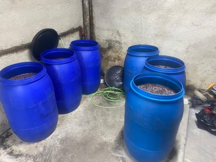 Adana’da 9 bin 45 litre sahte alkol ele geçirildi