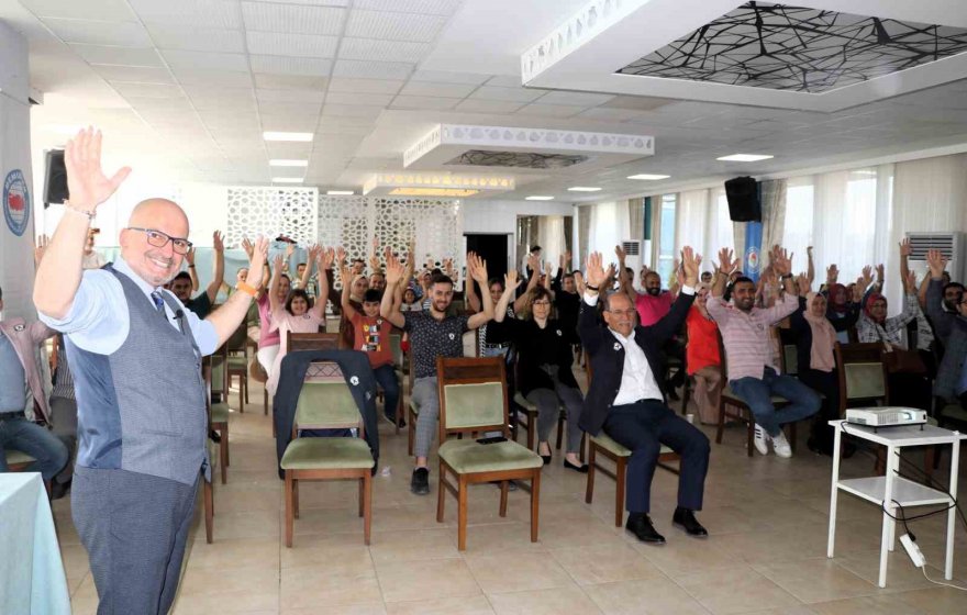 Eğitim-Bir-Sen Adana Şubesi’nden eğitimcilere ‘Öğretmen Akademisi’