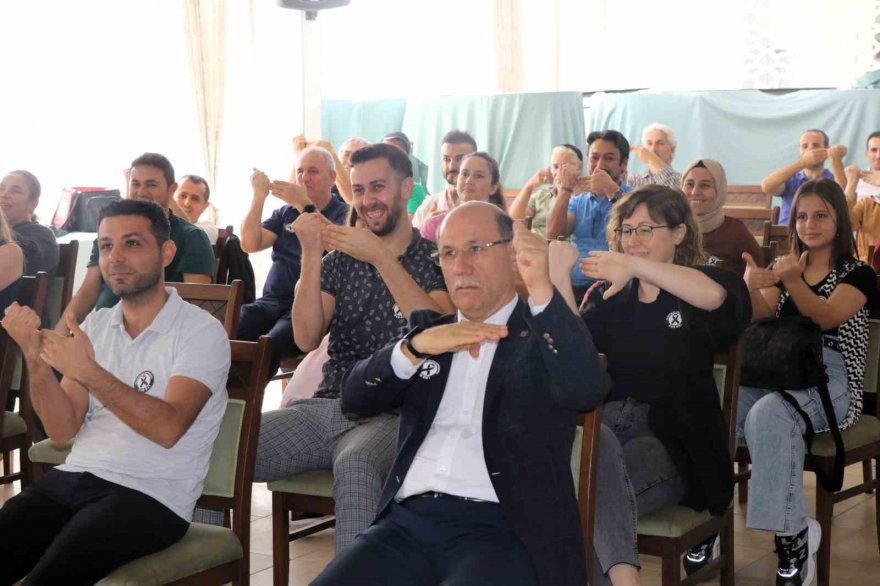 Eğitim-Bir-Sen Adana Şubesi’nden eğitimcilere ‘Öğretmen Akademisi’