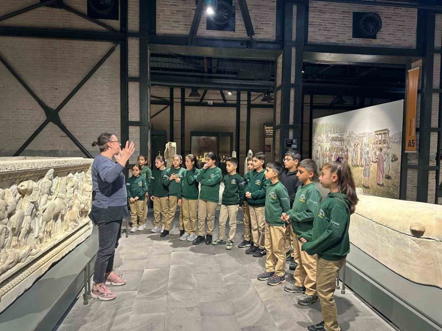 Karataşlı öğrenciler Adana’nın tarihini öğreniyor