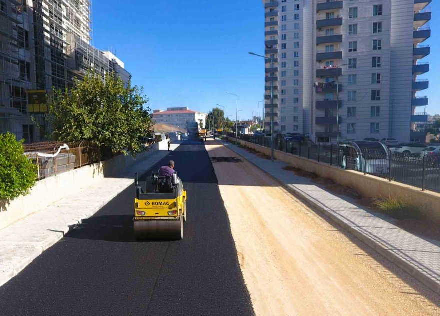 Yüreğir’in yollarına 4 buçuk yılda 525 bin ton asfalt