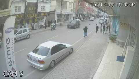 Yolun karşısına geçerken cipin çarptığı çocuk yaralandı