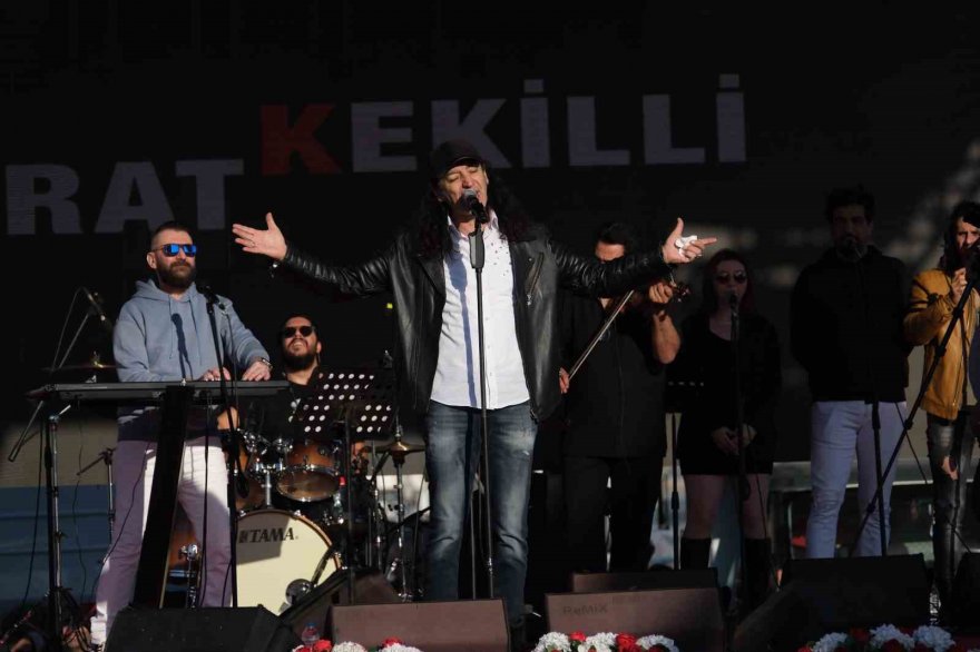 Ahmet Zenbilci Bulvarı açıldı, Adanalılar Murat Kekilli konseriyle coştu