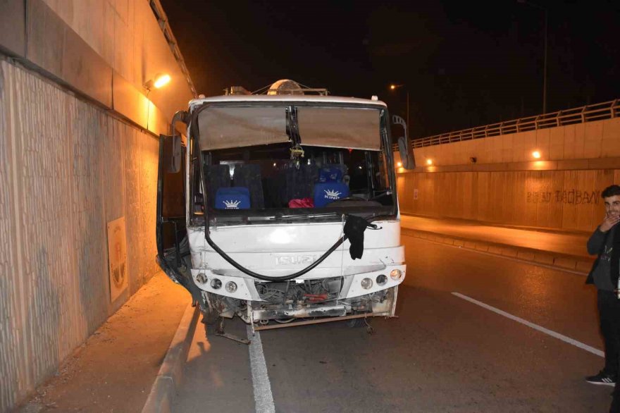 Adana’da asker uğurlama konvoyunda kaza: 4 yaralı