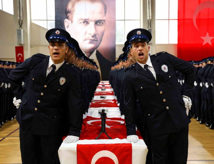 Adana’da 750 polis adayı mezun oldu