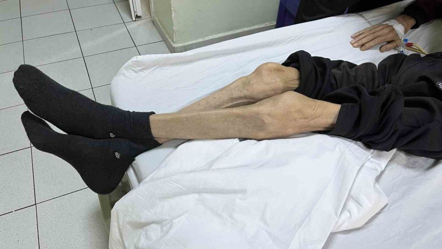 Evlatları bakmayı reddetti, hastanede yatan eski kayınpederinin yanından ayrılmıyor