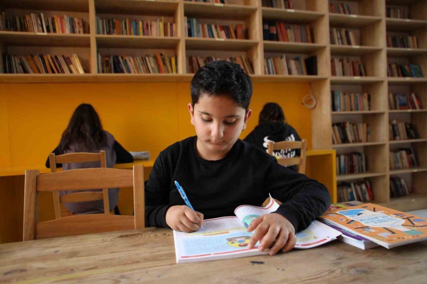 Mahalle kütüphaneleri öğrencilerin ikinci evi oldu