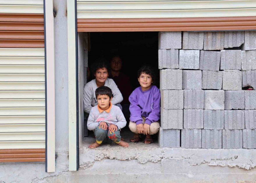 Eşini ve 8 çocuğunu terk edip kayıplara karıştı