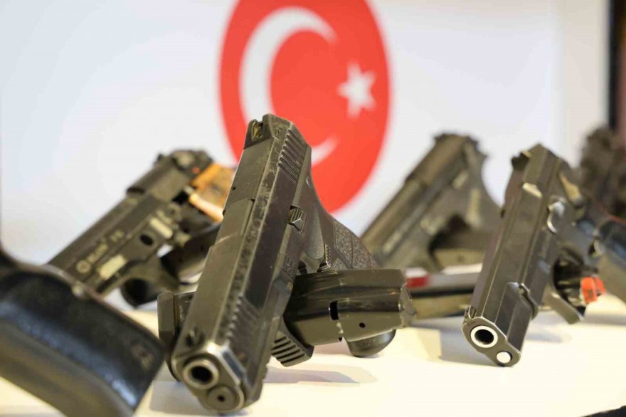 Hafif makineli tüfekle ev kurşunlayan şüpheli Seyhan polisinden kaçamadı