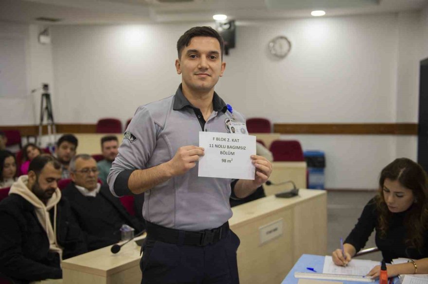 Seyhan Belediyesi işçileri konutlarına kavuştu