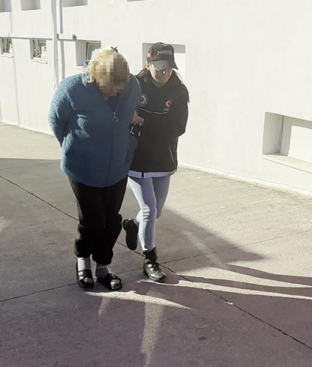 Adana’da torbacı operasyonu: 2’si kadın 3 kişi yakalandı