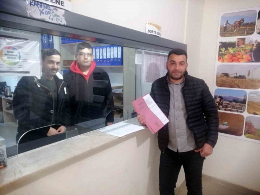 Ekipler çiftçiler için hafta sonu bile çalışıyor