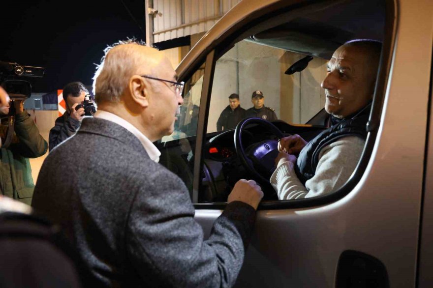 Adana’da 6 bin 500 kolluk kuvvetiyle “Yılbaşı Huzur ve Güven” uygulaması