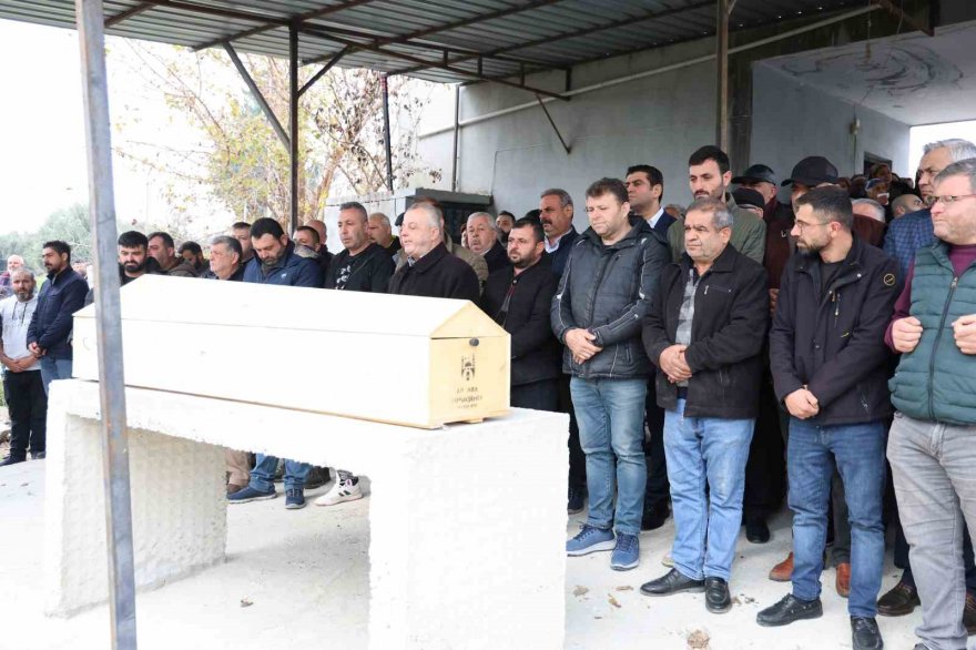 Elektrikli soba faciasında hayatını kaybeden anne, baba ve ikiz çocukları toprağa verildi