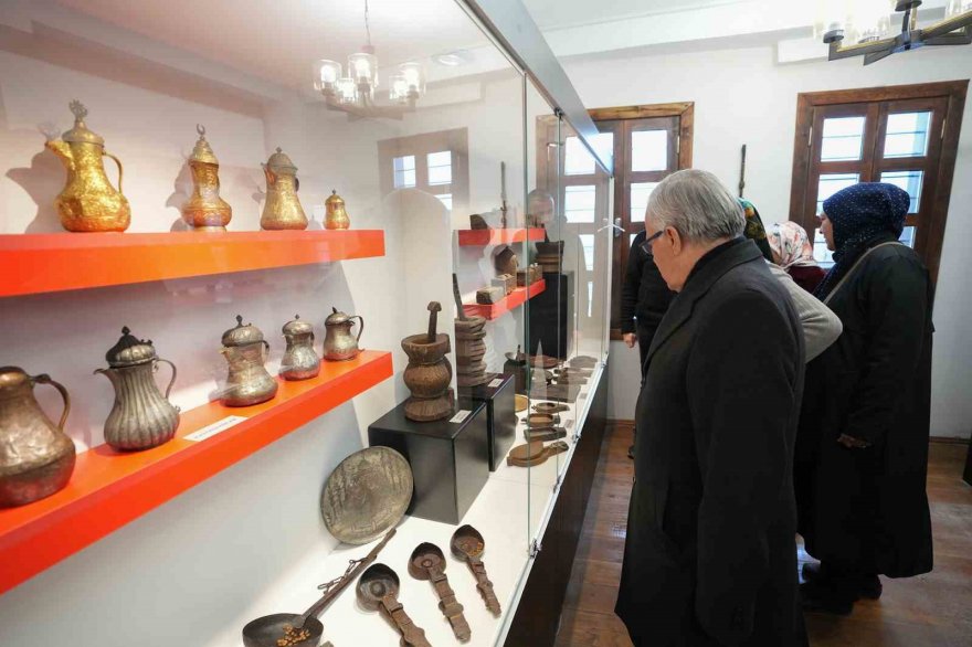 Başkan Akay’dan Seyhan’a ‘Kahve Evi’