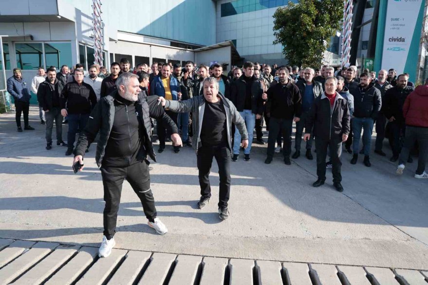 Maaşlarını alamayan işçiler eylem yaptı