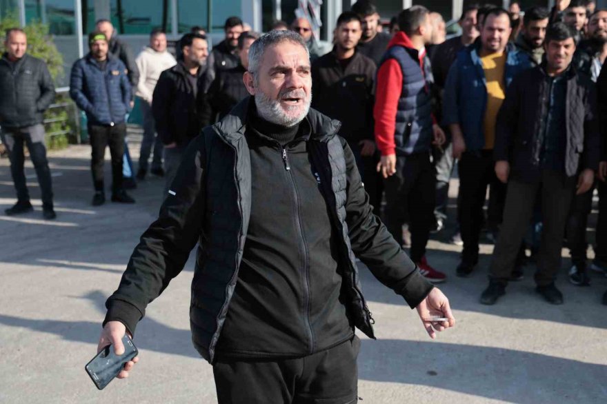 Maaşlarını alamayan işçiler eylem yaptı