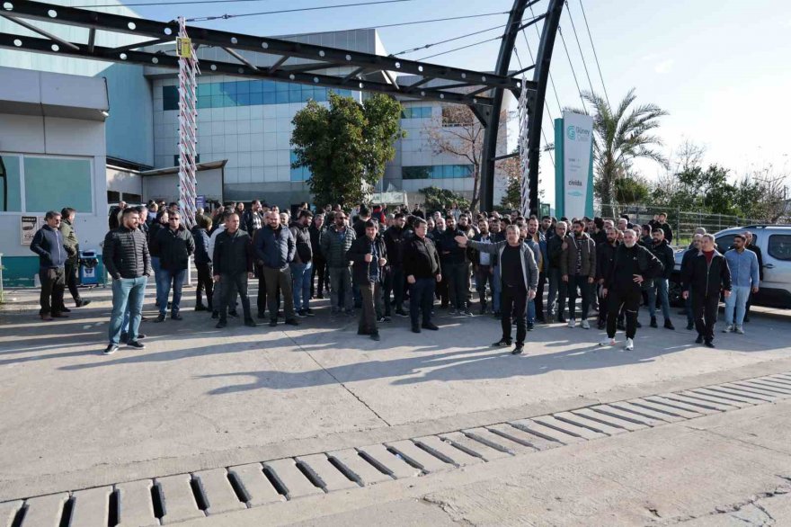Maaşlarını alamayan işçiler eylem yaptı