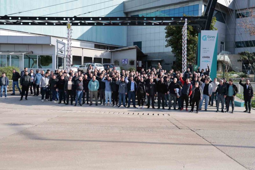 Maaşlarını alamayan işçiler eylem yaptı